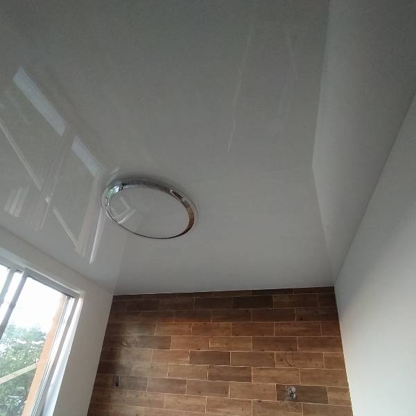 Lesklý napínací strop | New Design
